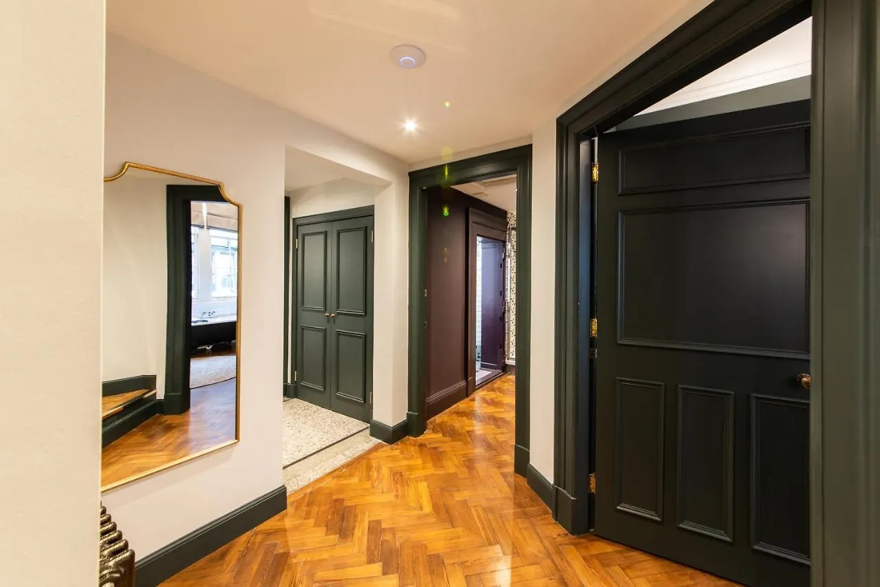 Linton Collection - 28 North Bridge Apartment Edinburgh